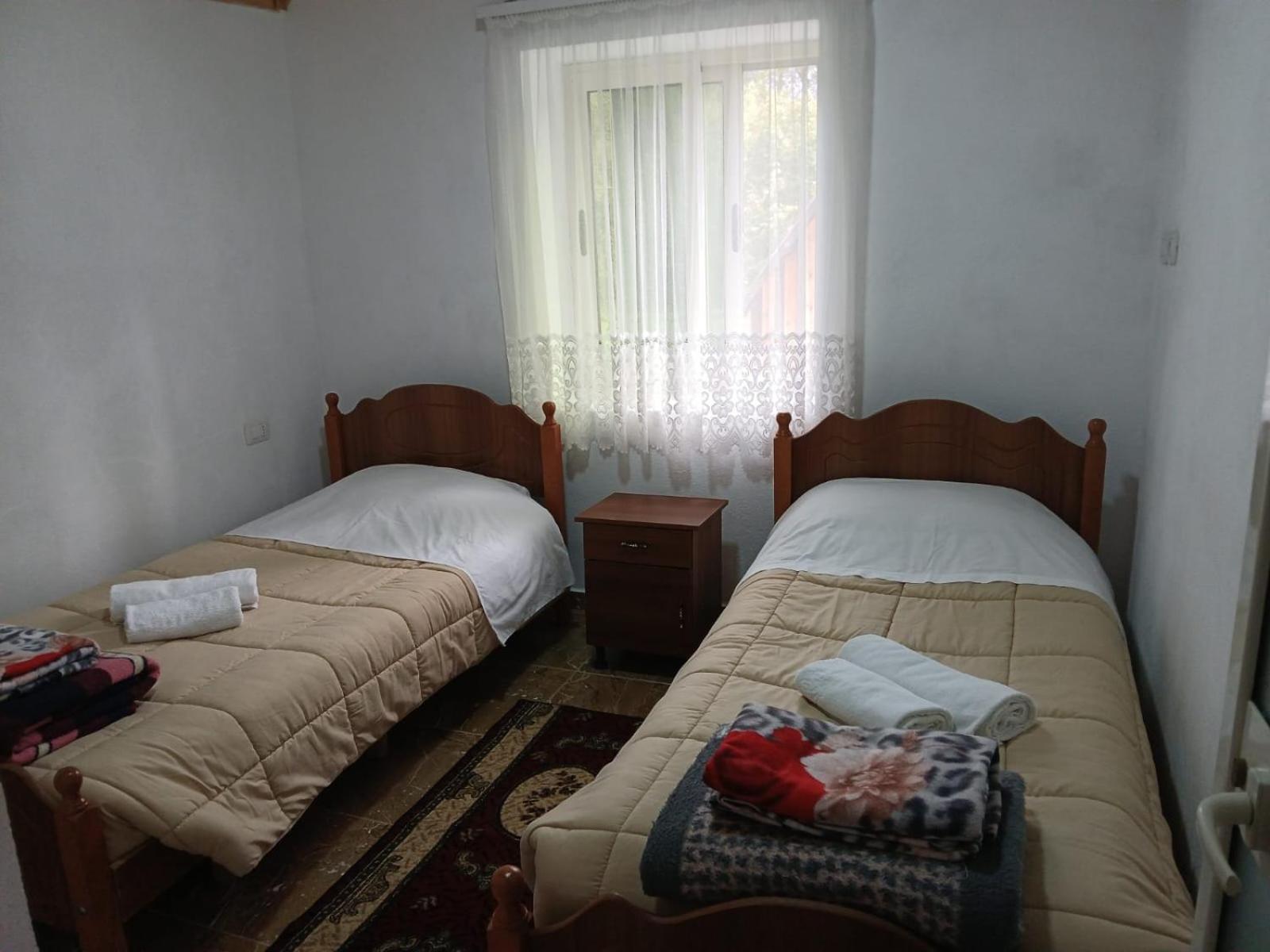 Bujtina Milani Bed & Breakfast Theth Ngoại thất bức ảnh