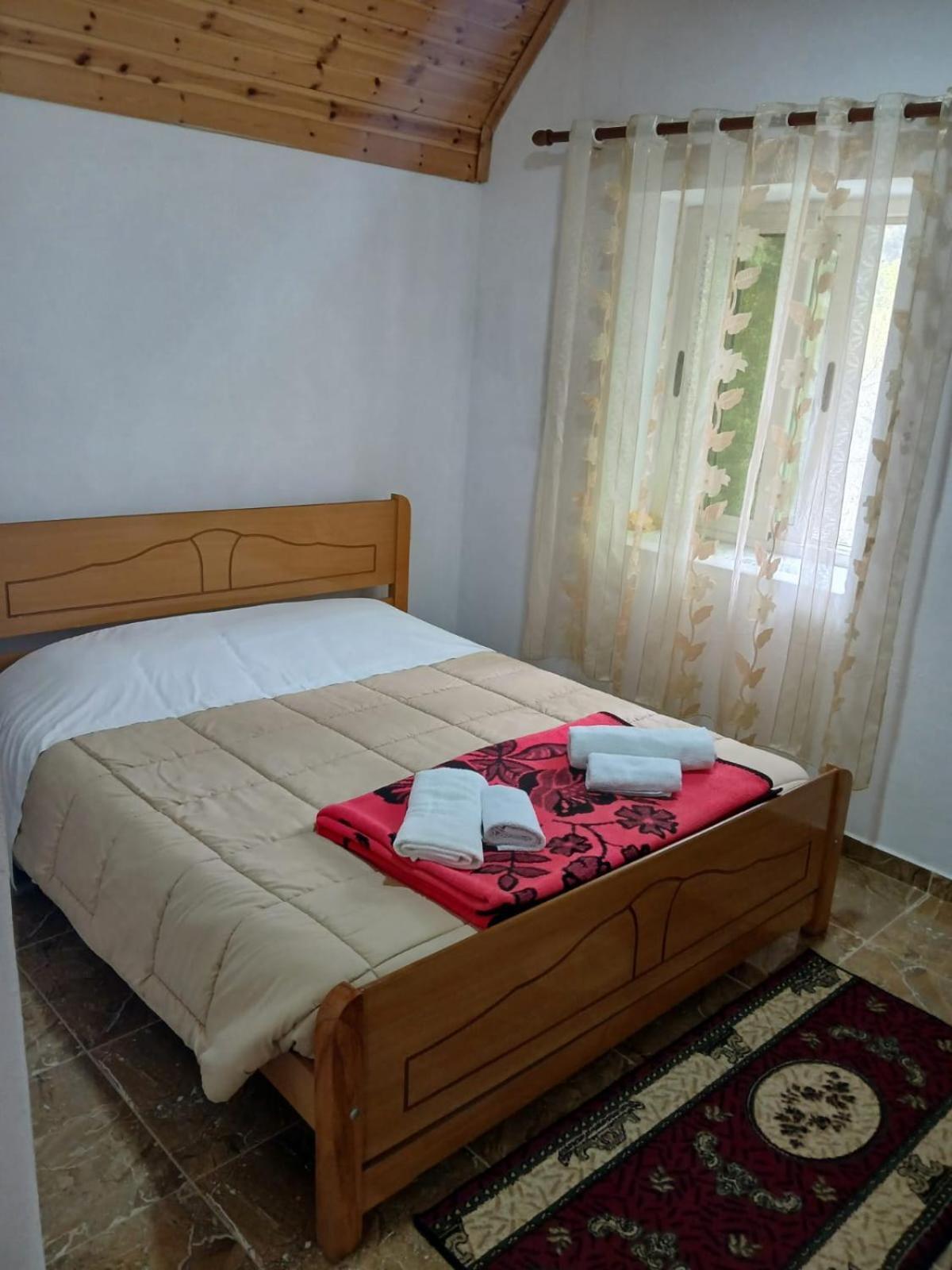 Bujtina Milani Bed & Breakfast Theth Ngoại thất bức ảnh